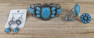 lot 69 image: Brand New Turquoise Bracelet Pierced Earring Three Rings Silvery N