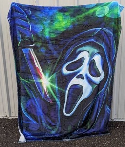 lot 91 image: Brand New Throw From The Movie Scream 150 x 200 N