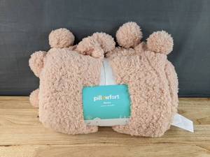 lot 102 image: Brand New Pillowfort Throw Light Pink N
