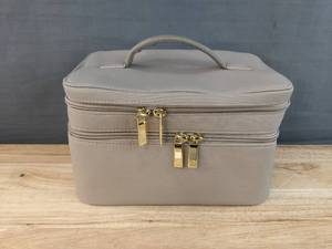 lot 120 image: Brand New Waterproof Make-Up Case N