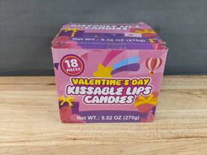lot 165 image: 18 Brand New Valentines Day Kissable Lips Candies N