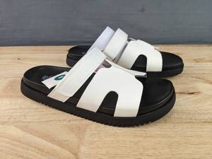 lot 160 image: Brand New Wild Fable Womens Maysen Footbed Sandals Size 9 Black and White N