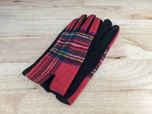 lot 231 image: Brand New Womens Red & Green Plaid Stretch Fit Tech Touchscreen Gloves N