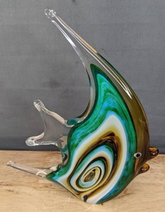 lot 242 image: Brand New XMGZQ Hand Blown Glass Tropical Fish Figurine Room Dcor Paper Weight N