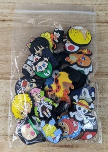 lot 34E image: 25 Brand New Video Game Character Croc Charms N