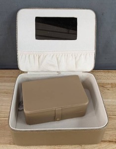 lot 265 image: Brand New Jewelry Carrying Case Box Beige N
