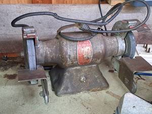 lot 16 image: Wissota 6 Disc Grinder  Dual Head E33W