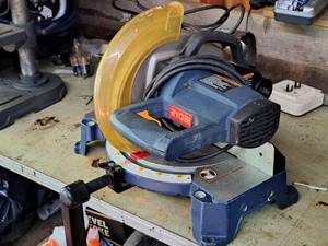 lot 17 image: Ryobi 10 Compound Miter Saw TS1350