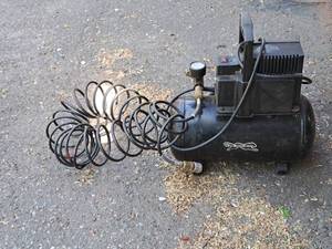 lot 25 image: Black Cat Portable Air Compressor BC 2502 with Air Hose