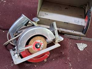 lot 30 image: Powr-Kraft 7 Circular Saw with Extra Blades, Metal Case