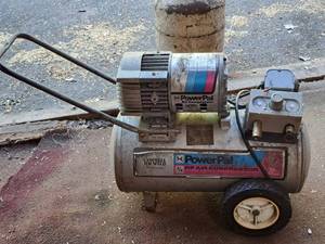 lot 31 image: Power Pal 7.5-Gallon 2.7-CFM Air Compressor (Grey)