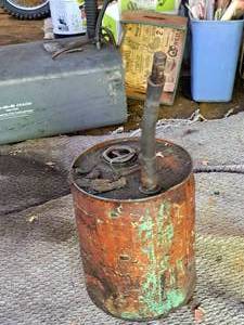 lot 58 image: 5-Gallon Metal Gas Can (Red)