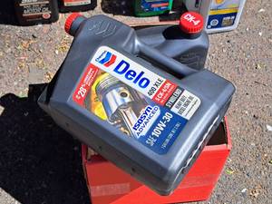 lot 69 image: Lot of (2) Chevron DELO 400 XLE SAE 10W-30 Synthetic Blend Diesel Engine Oil Gallon Plastic Bottles