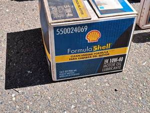 lot 70 image: Lot of (1 Case) Formula Shell SAE 10W-40 Motor Oil Quart Plastic Bottles 12-count ( 12 total items )