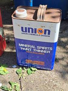 lot 79 image: Union 76 1-Gallon Mineral Spirits Can