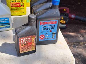 lot 82 image: TC-W3 2-Cycle Oil - (4) Quarts Havoline, (1) 16-fl.oz. Tech 2000