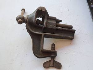lot 102 image: Mini Bench-Top Vise 1-12-grip