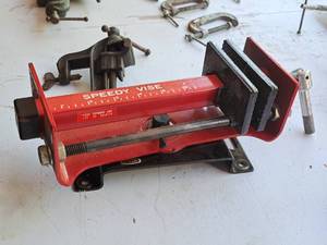 lot 105 image: Speedy Vise 4-grip (RedBlack)