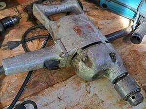 lot 127 image: Black & Decker 12-drive Hammer Drill