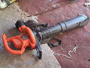 lot 129 image: Black & Decker Electric BlowerVacuum BV3600 with Bag