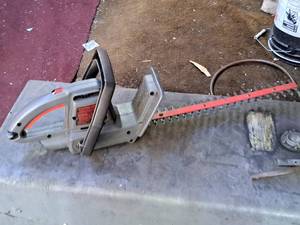 lot 132 image: Craftsman Bushwacker Electric 16 Hedge Trimmer (RedBlack)