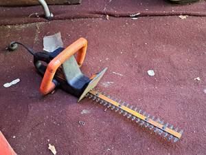 lot 143 image: Snap-Cut Electric 16 Hedge Trimmer 8716
