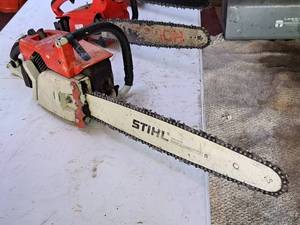 lot 52 image: Stihl Rollomatic E D340AV Gasoline-Powered Chainsaw 22 Bar (WhiteRed)