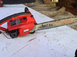 lot 53 image: Homelite XL Gasoline-Powered Chainsaw 16 Bar (RedBlackWhite)
