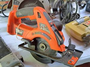 lot 147 image: Black & Decker 14.4V Circular Saw CS144