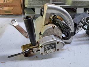 lot 151 image: Wen Reciprocating Saw 920D