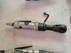 lot 220 image: 38-drive Air Ratchet