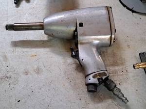 lot 227 image: Cleveland Pneumatic 12-drive Air Impact Wrench CIP-144A