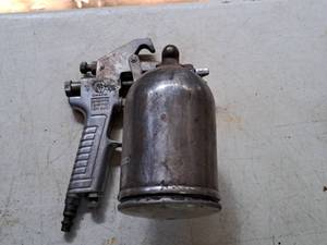 lot 228 image: Graco Air Spray Gun with Canister