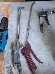 lot 232 image: Lot of (2) Assorted Air Wands