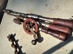 lot 282 image: Lot of (3) Hand Drills