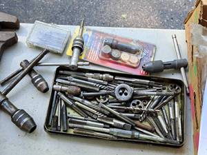 lot 286 image: Lot of  Assorted Tapping Tools & Bits