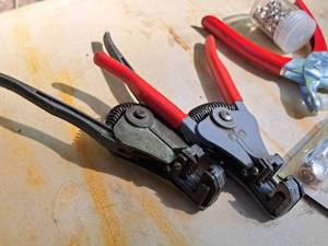lot 293 image: Lot of (2) Wire Strippers