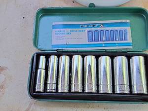 lot 304 image: Tool Shop 38-drive Deep Well Socket Set 8-piece (Green) with Metal Case