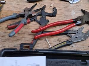 lot 324 image: Lot of (4) Assorted Specialty Pliers