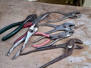 lot 327 image: Lot of (8) Assorted Hand Tools - Pliers, Needlenose Pliers, Cutters
