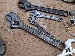 lot 329 image: Lot of (4) Assorted Adjustable Wrenches