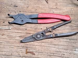 lot 340 image: Lot of (2) O-Ring Pliers