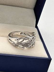 lot 15 image: 925 Sterling Silver Intricate Leaf Design Ring