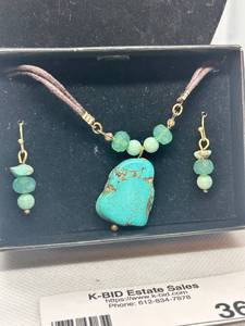 lot 36 image: Turquoise and Bead Necklace and Earring Set