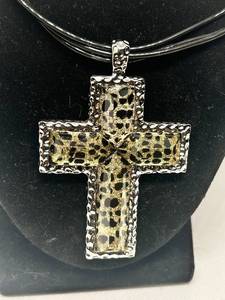 lot 46 image: Leopard Print Cross Pendant with Silver Tone Setting