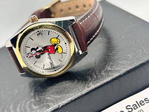 lot 50 image: Vintage Mickey Mouse Watch with Simulated Leather Strap