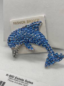 lot 57 image: Sparkling Blue Dolphin Fashion Brooch with Rhinestones