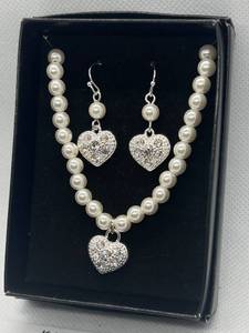lot 70 image: Pearl Necklace and Earrings Set with Heart Pendants