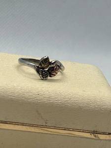 lot 120 image: Sterling Silver Ring with Leaf Design