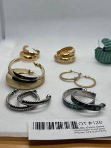lot 128 image: Lot of Assorted Fashion Jewelry Earrings